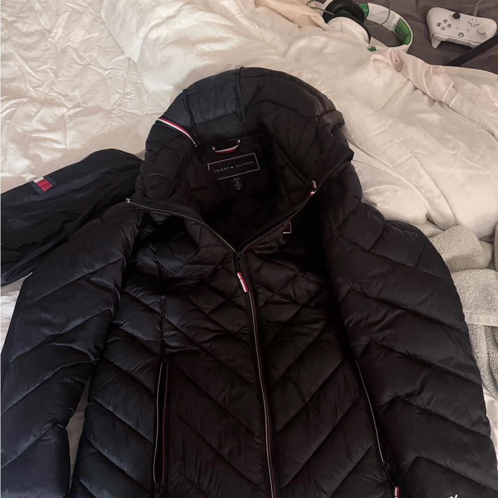 Tommy Hilfiger Black Puffer Jacket with Hood and Quilted Design